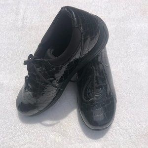 Drew Women's Tulip Comfort Shoe Black Croc